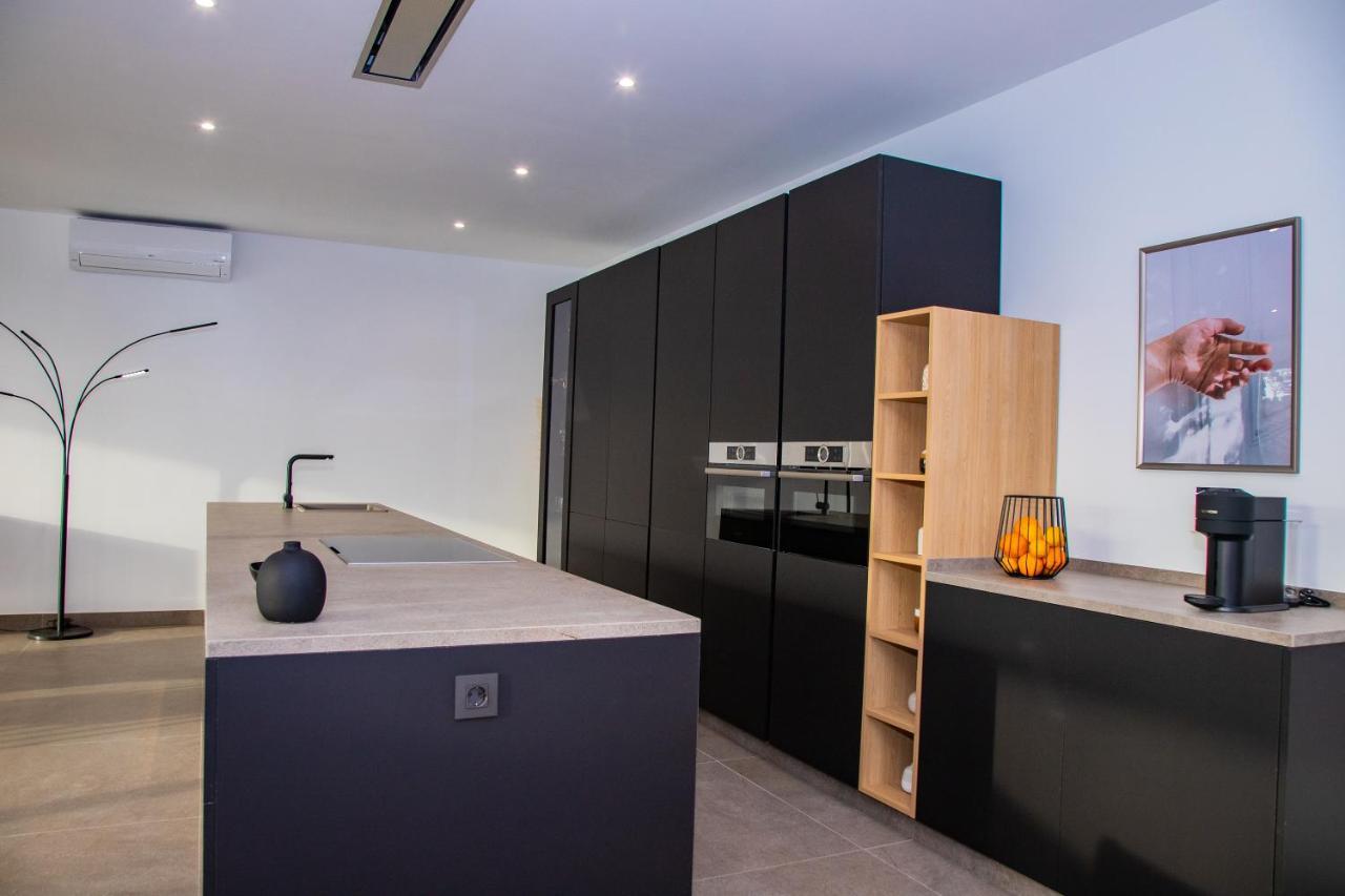Villa Macan Тегисе Екстериор снимка